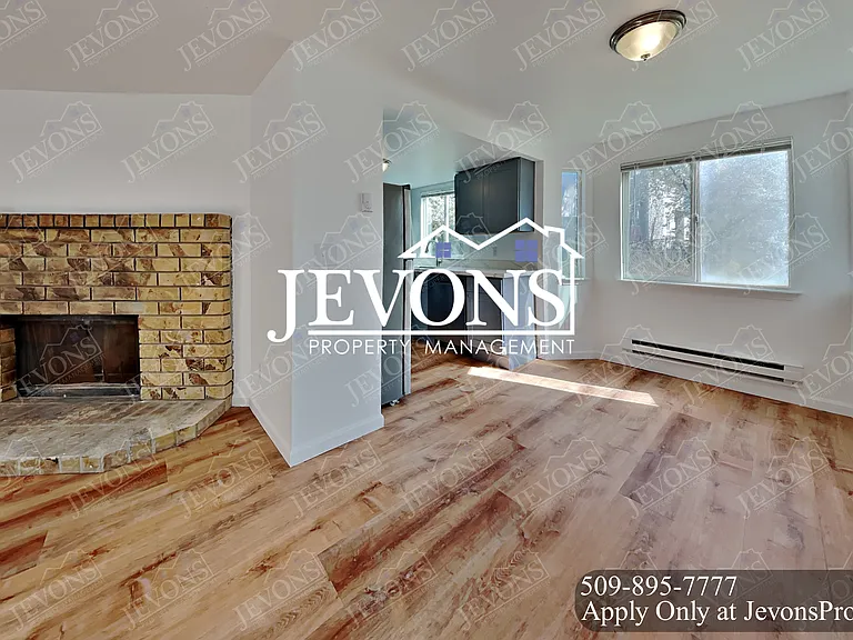 1722 E 56th St #2 — Photo 3