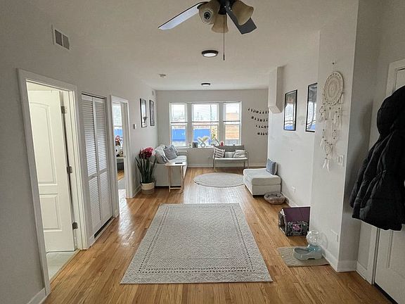 3rd image of 4001 W Montrose Ave #4005-2