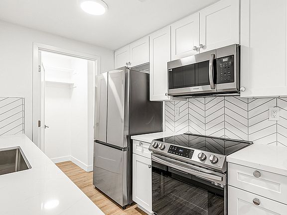4th image of 5807 Laurel Canyon Blvd APT 211