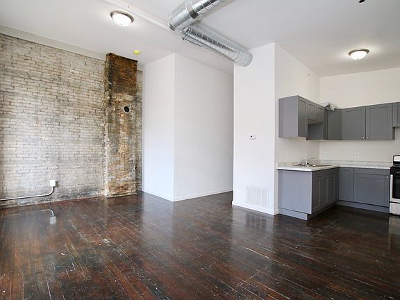 3rd image of 105 E Judd St