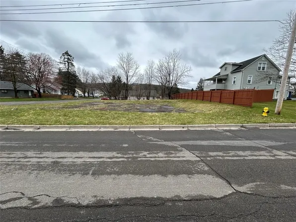 719 Grant St, Endicott, NY 13760
