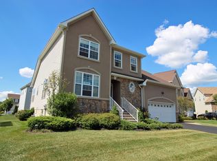 69 Violet Ct, Monroe Twp, NJ 08831