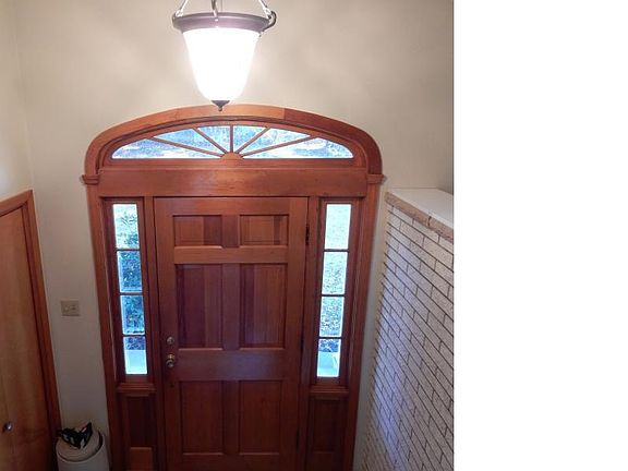 5th image of 605 E Oak St