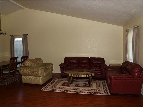 5th image of 2813 Peartree Ln