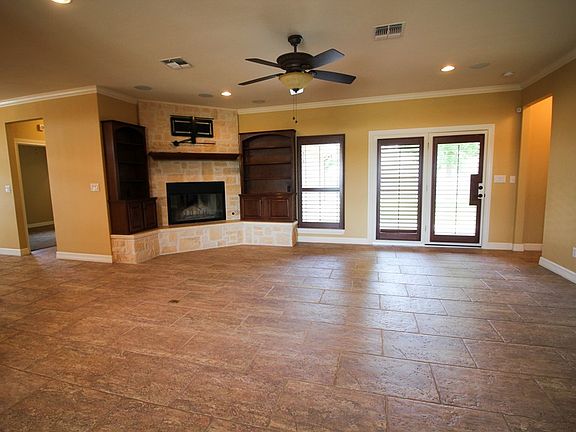 4th image of 702 Circle Dr
