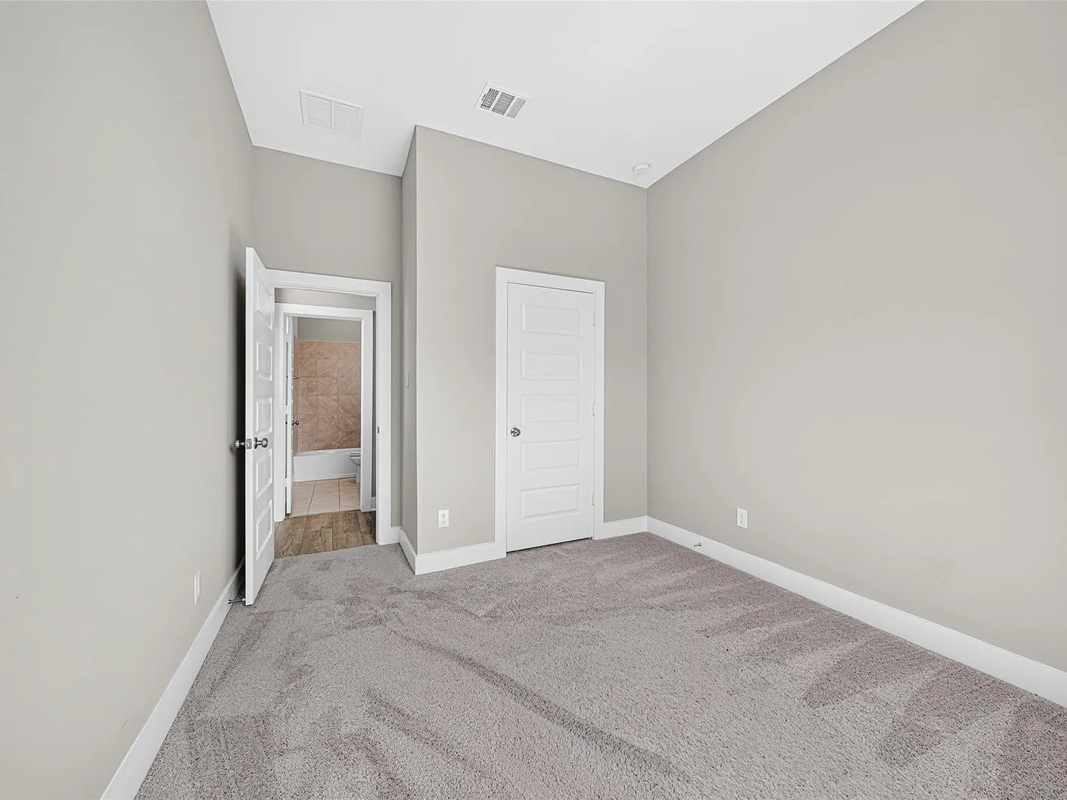 4 bed, 3.0 bath, 2915 sqft, $3,500 — Photo 4
