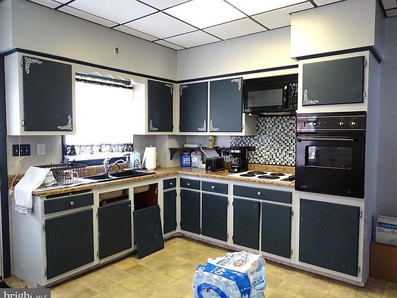 4th image of 1111 W Poplar St