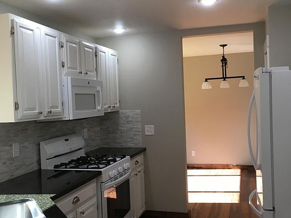 3rd image of 19845 Blue Lagoon Pl NE