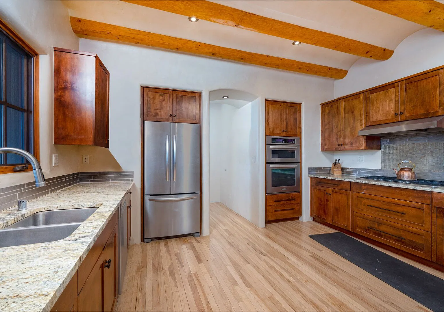 Unfurnished Large Custom Built 3 Bedroom Home Available Now! — Photo 4