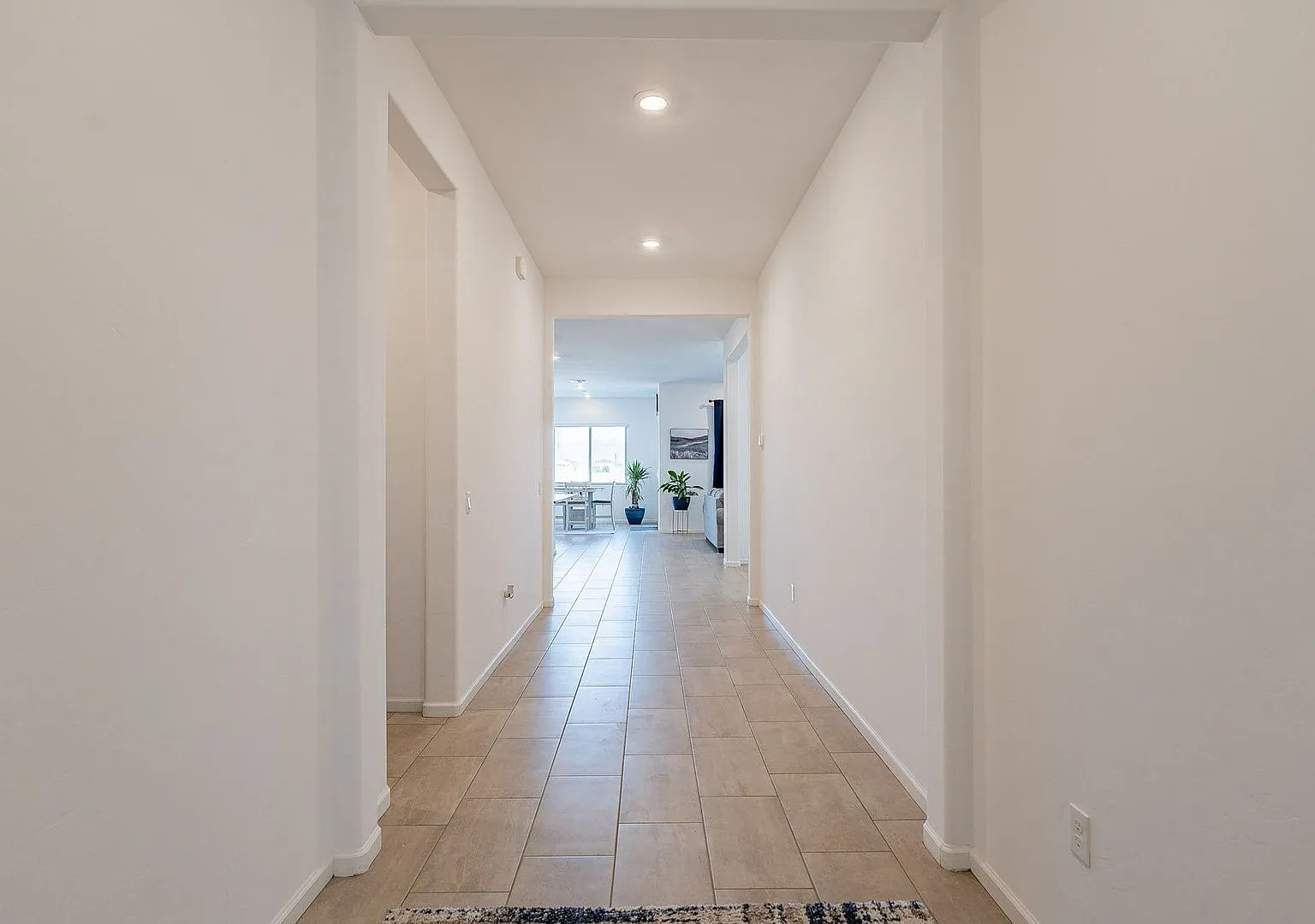 Bright & Spacious 4-Bed Home with 3-Car Garage in Gladden Farms! — Photo 4