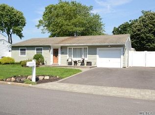 206 Glen Summer Rd, Holbrook, NY 11741