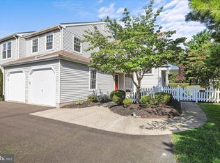 642 Rose Hollow Dr #B, Morrisville, PA 19067