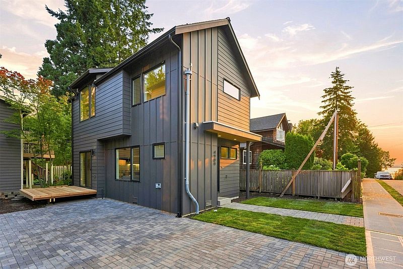 2nd image of 4909 SW Canada Drive