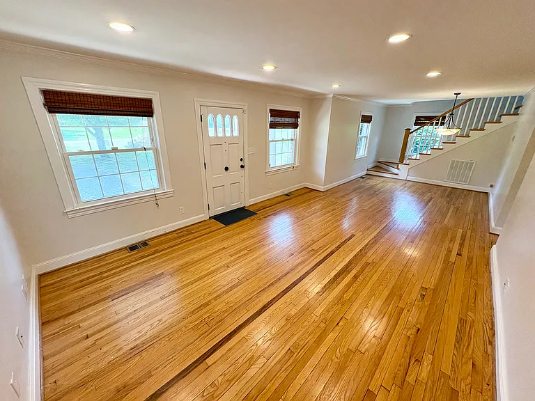 1233 Plymouth Ave — Photo 4