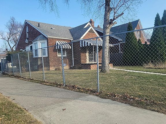 3rd image of 18516 Waltham St
