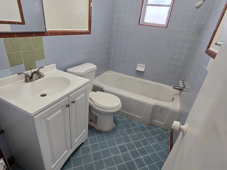 2245 S 6th Ave — Photo 6