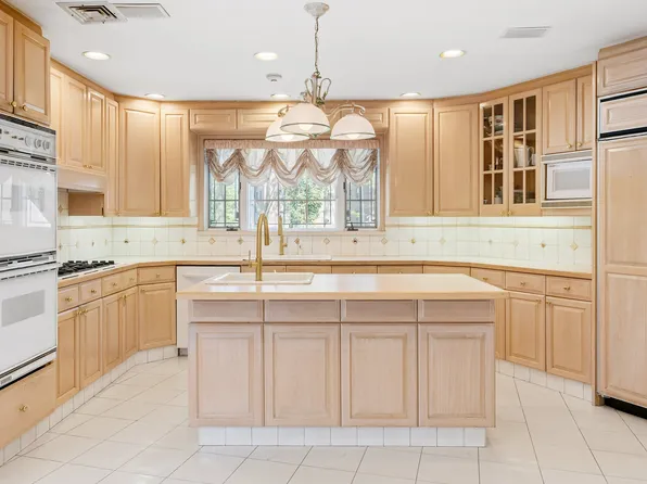 86-49 Dunton Street image 9 of 29