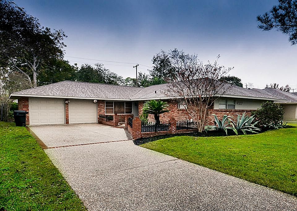 Beautiful Curb Appeal for this home.