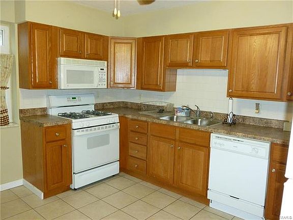 3rd image of 221 Monclay Ct APT 1N