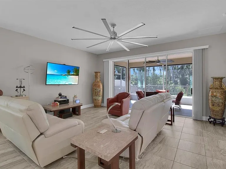 2487 Empress Dr — Photo 10