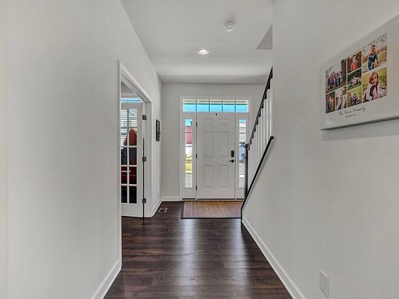 4th image of 62 Boxwood Ln