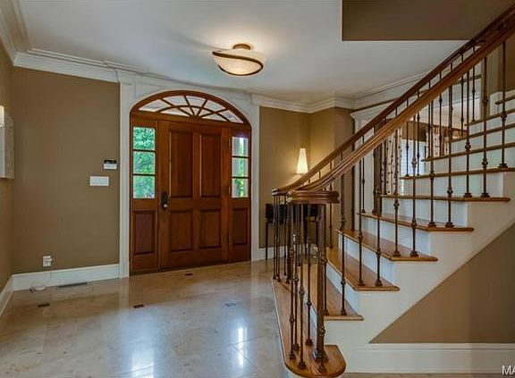 5th image of 10 Frontenac Place Dr