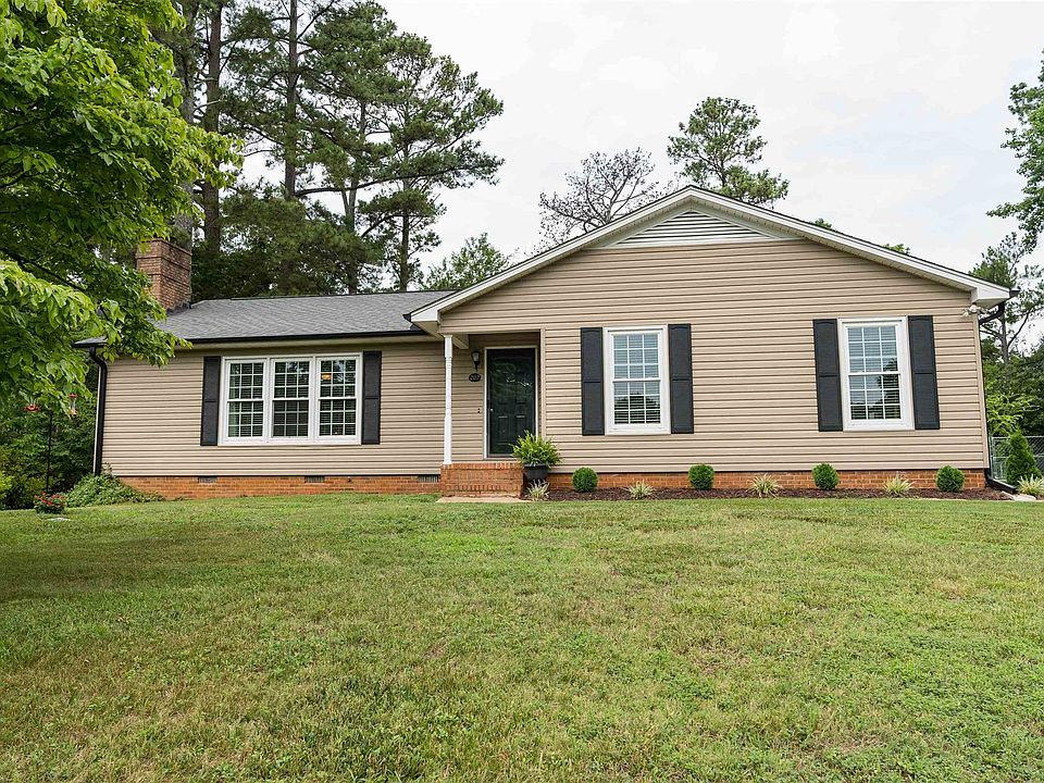 1st image of 207 Heather Dr