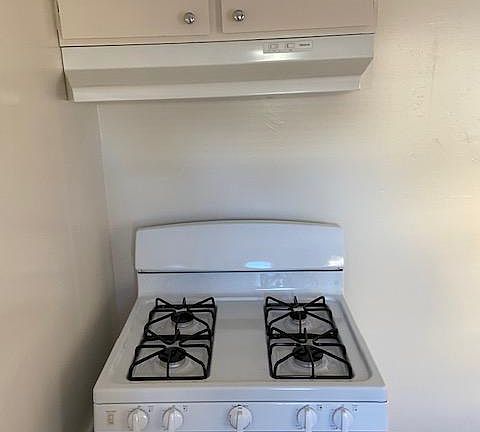 4th image of 9719 1/2 Somerset Blvd