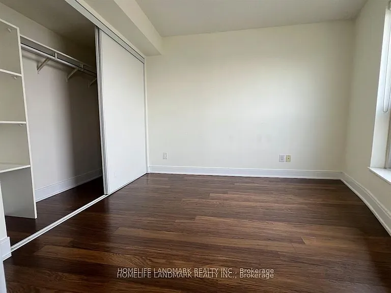 135 Village Green Sq #3923 — Photo 31