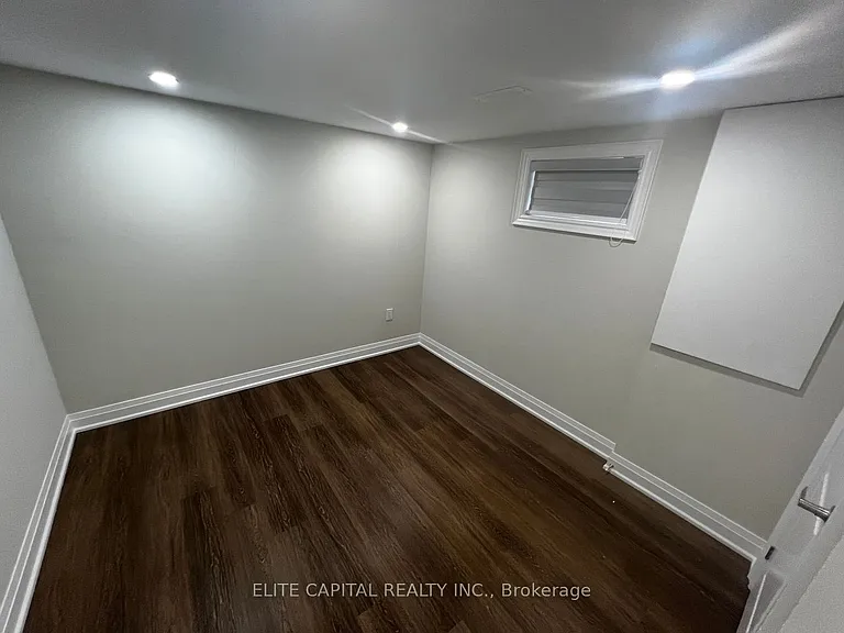 218 Chartland Blvd S — Photo 16