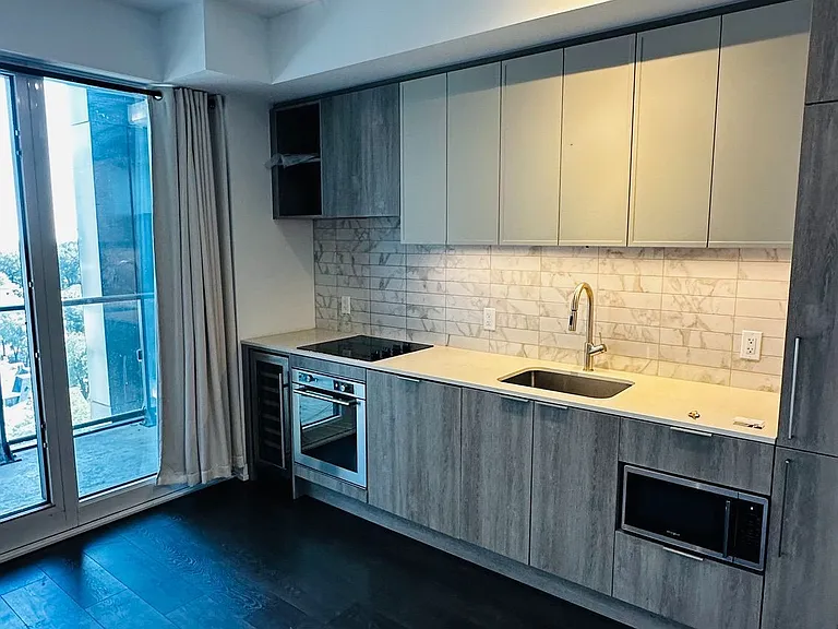2020 S Bathurst St #1101 — Photo 8