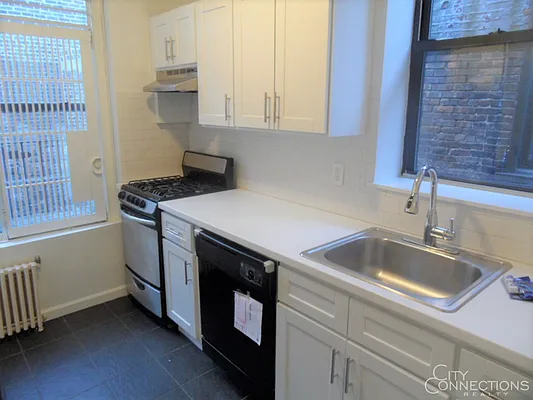 Rented by City Connections Realty | media 4