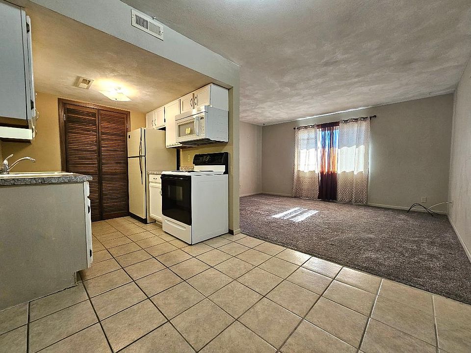Kitchen, eating area & living room view