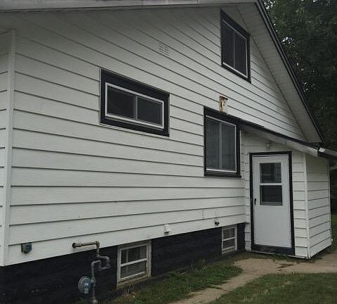 3rd image of 822 Richardson St
