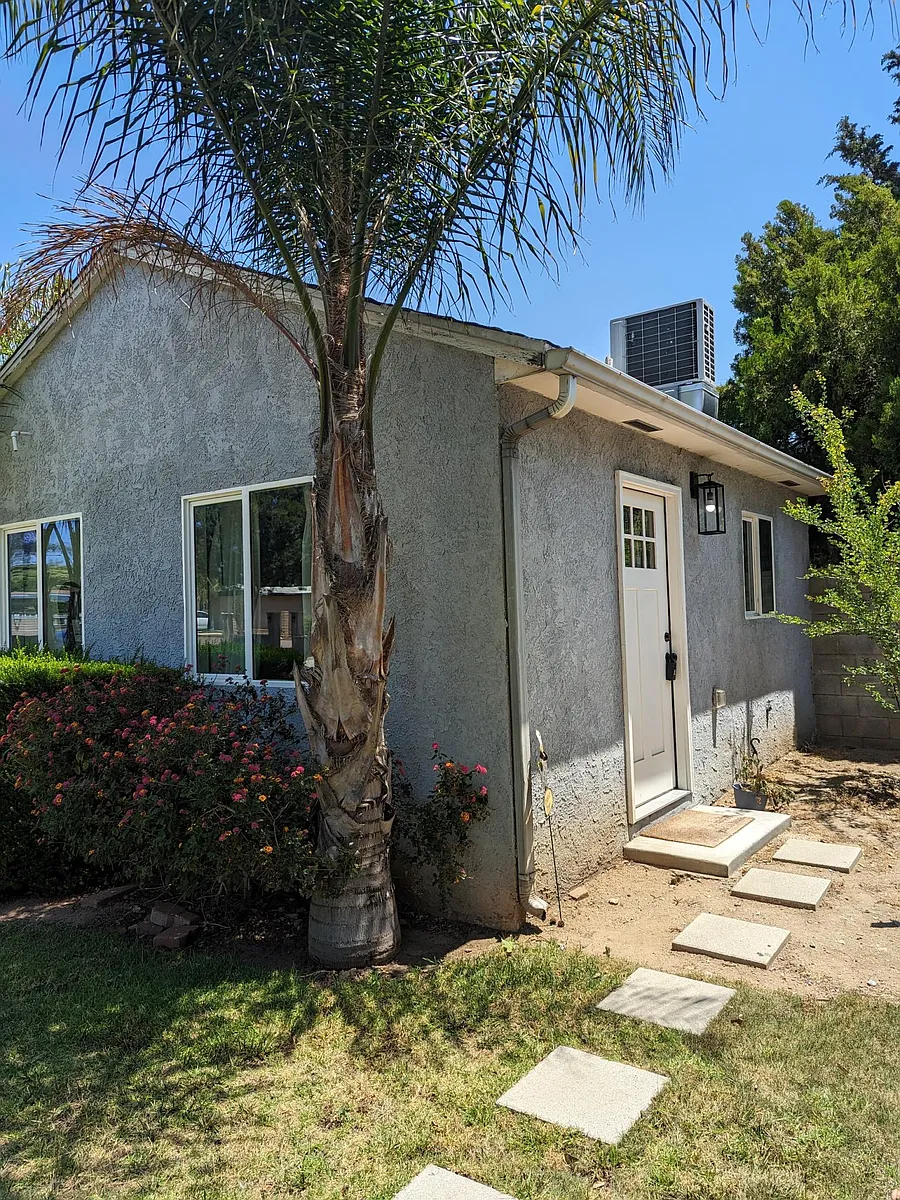 Building Photo - 9948 1/2 Bevis Ave