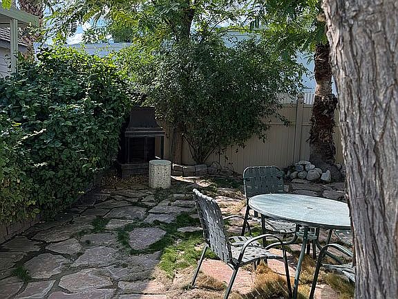 5th image of 151 Geronimo St