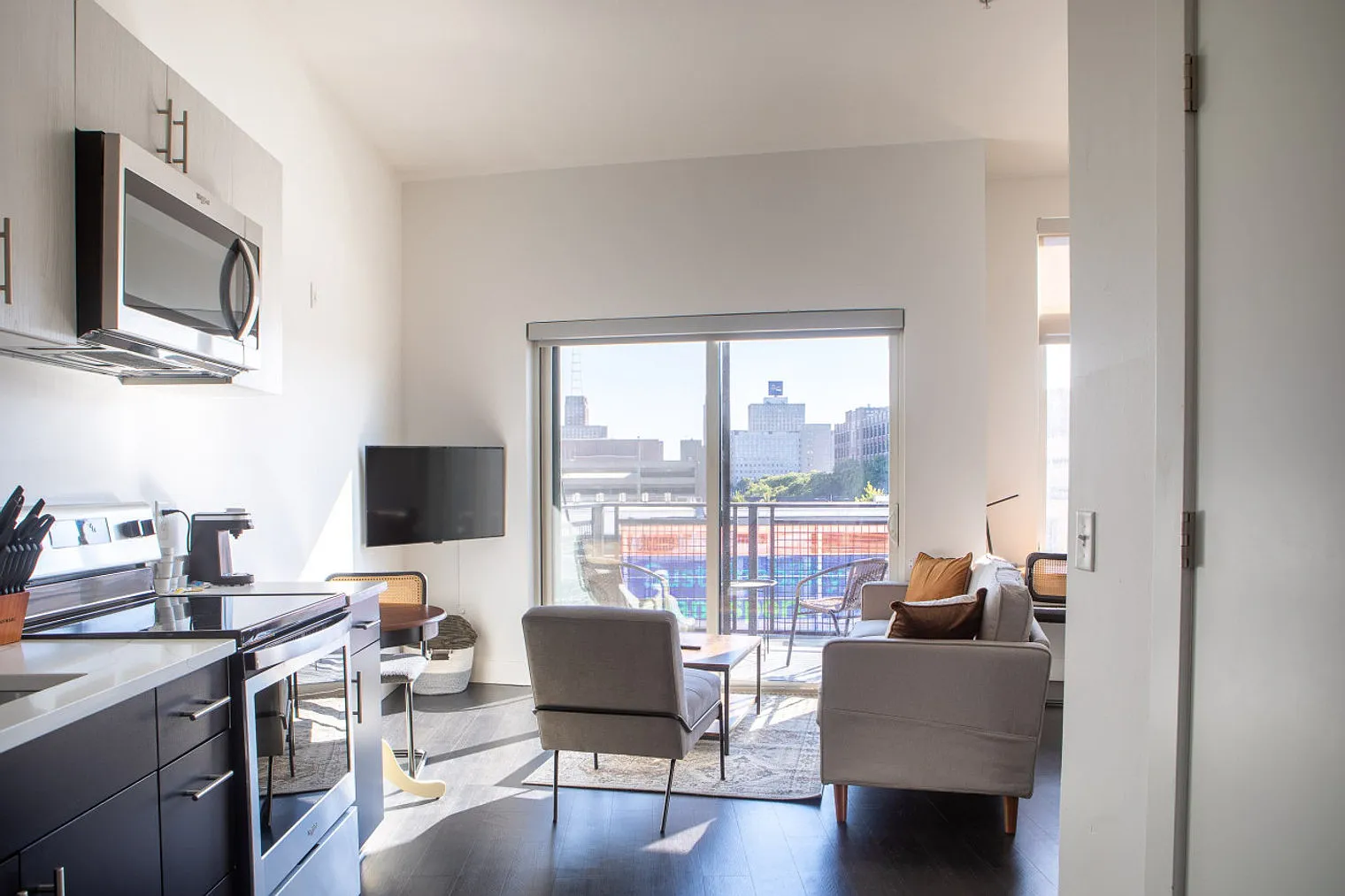Studio, 1.0 bath, 495 sqft, $2,408 — Photo 1