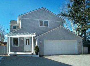 60 Oak Hill Rd, Narragansett, RI 02882