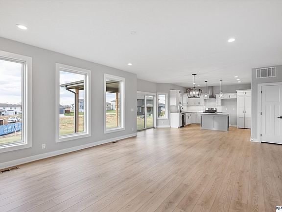 5th image of 12626 Schirra St