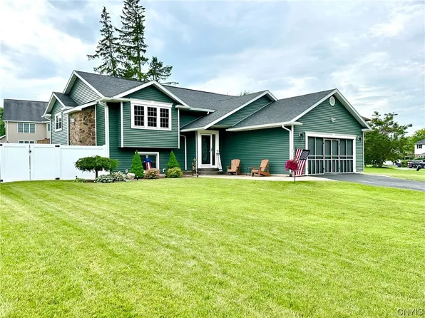 253 Ramblewood Dr, Deerfield, NY 13502