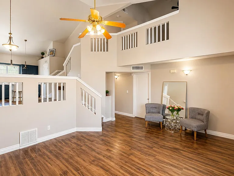 836 Sunset Park Dr — Photo 3