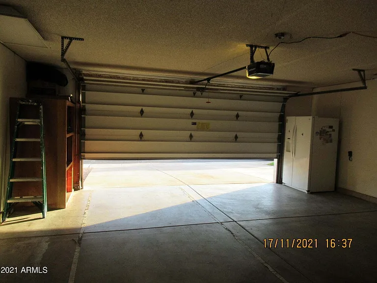 2324 W Highland Ct — Photo 31