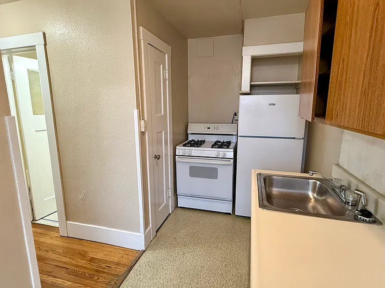 1202 N Corona St #5 — Photo 8
