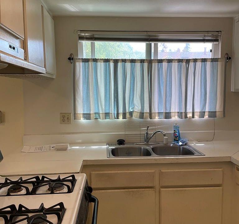 1st image of 1758 De Marietta Ave #4