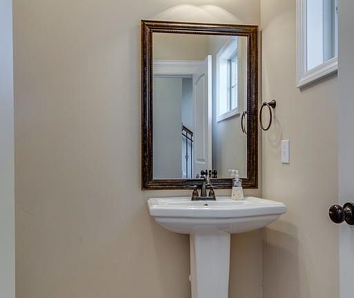 4th image of 417 Tamarac Dr