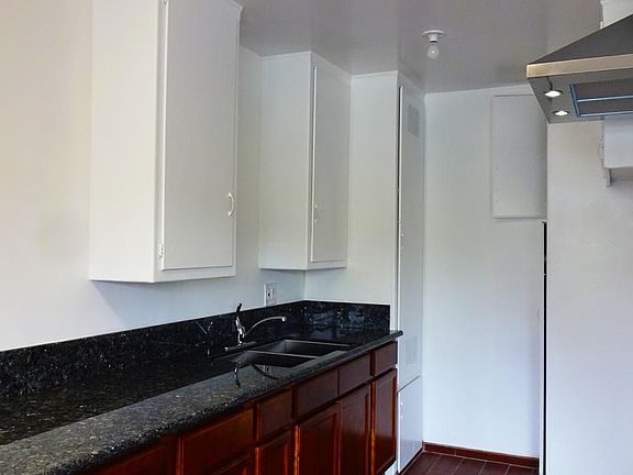 3rd image of 1226 N Gower St
