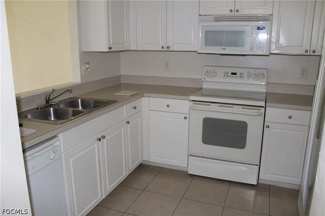 2 bed, 2.0 bath, 962 sqft, $1,200 — Photo 3