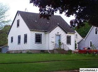 380 6th Ave SW, Wells, MN 56097