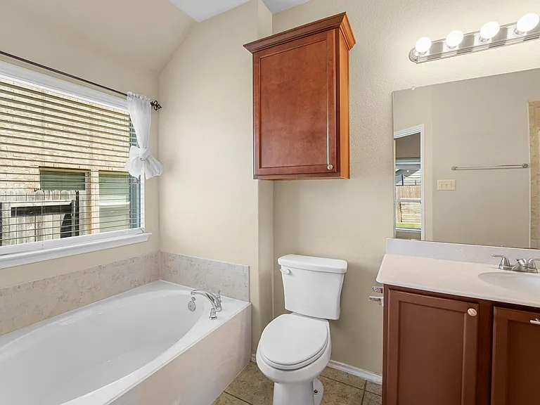 9928 Pronghorn Rd — Photo 10