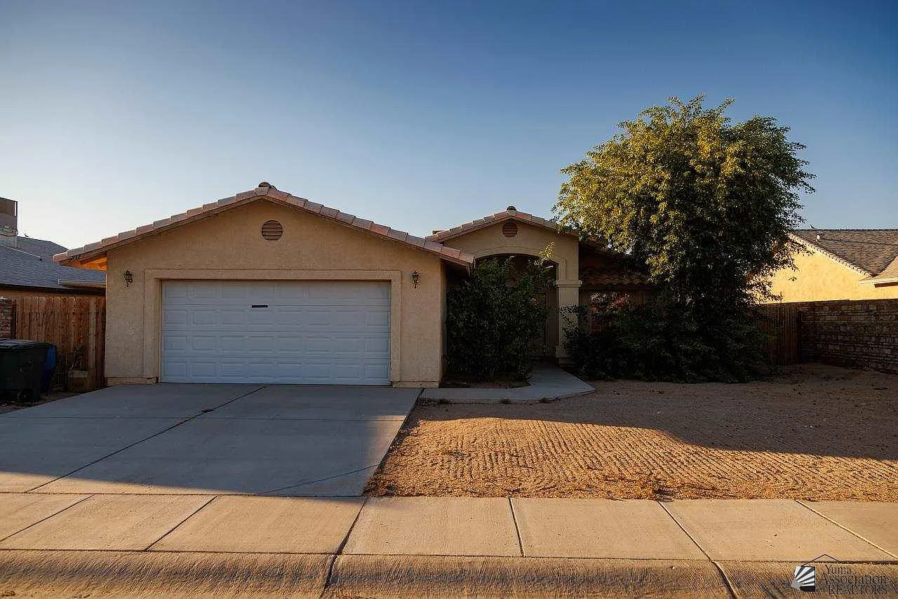 3 bed, 2.0 bath, 1324 sqft, $1,600 — Photo 1